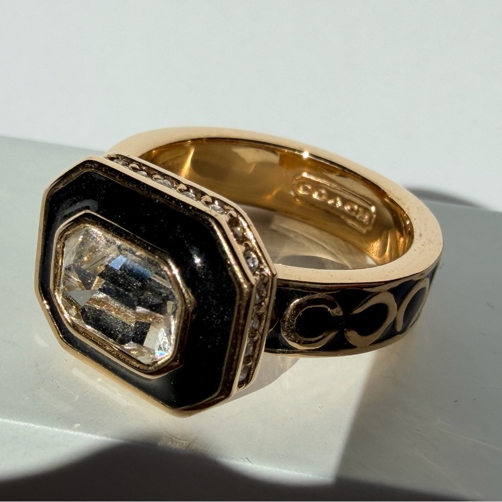 COACH vintage Elegant Black and Gold Ring size 8